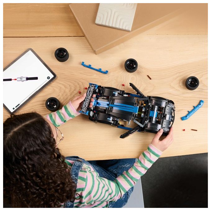 Lego Technic Auto da Corsa Porsche GT4 e-Performance, Macchina Telecomandata, Modellino di Auto da Costruire Interattivo