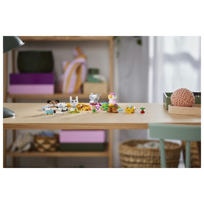 LEGO Classic 11034 Animali Domestici Creativi, Giocattolo per Bambini di 5+ Anni per Costruire Cane, Gatto e Altri Animali