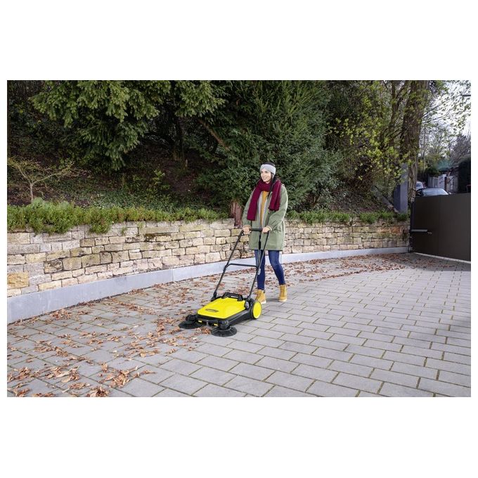 Karcher S4 Twin Spazzatrice Manuale Maneggevole per la Pulizia di Vialetti e Cortili con 2 Spazzole e Vano Raccolta da 20 Litri