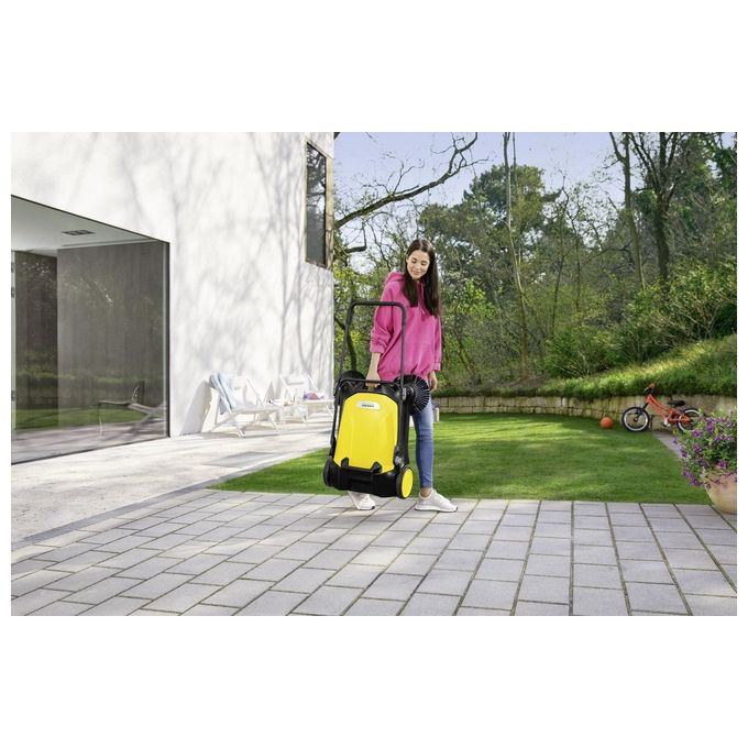 Karcher S4 Twin Spazzatrice Manuale Maneggevole per la Pulizia di Vialetti e Cortili con 2 Spazzole e Vano Raccolta da 20 Litri