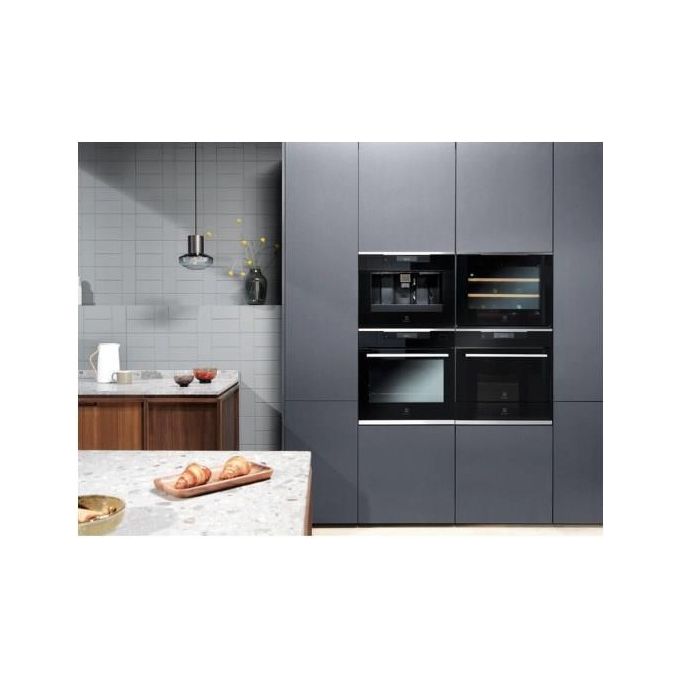 Electrolux KBW5X Vino Cantina da Incasso 18 bottiglie Capacita' 52 Litri Ventilazione interna Temperatura Regolabile da 5 a 20C Display LCD Touch Control Classe energetica F (A++) 45 cm Nero-Acciaio Inox