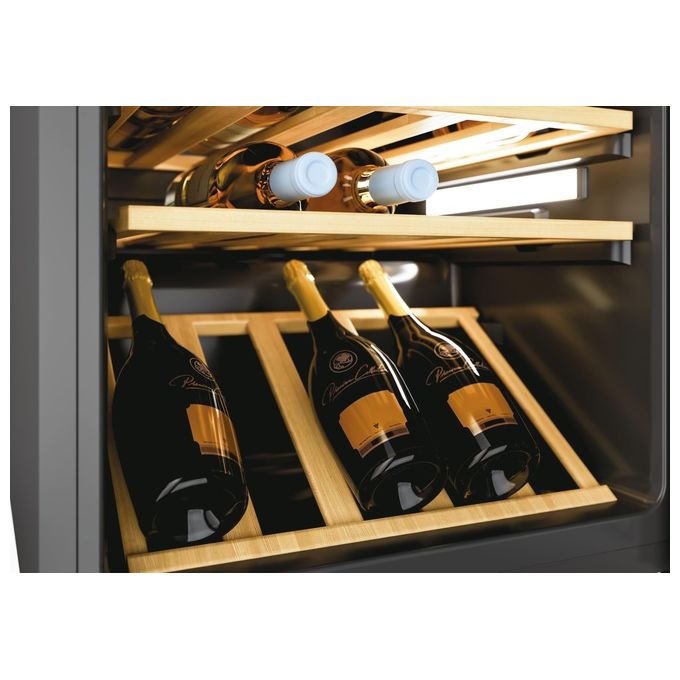 Candy CWC 200 EELW-N Vino Cantina 81 Bottiglie Classe energetica A 12 ripiani in Legno + 1 wine rack Wifi 146 cm Nero