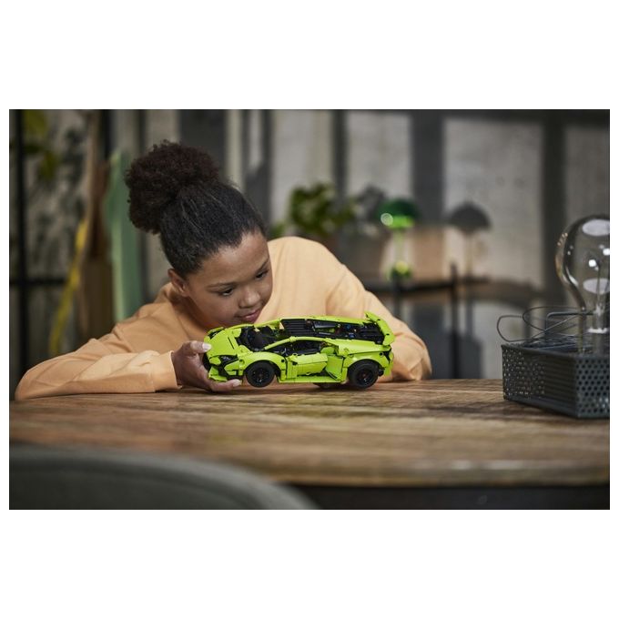 LEGO Technic 42161 Lamborghini Huracán Tecnica, Modellino di Auto da Costruire, Macchina Giocattolo per Bambini