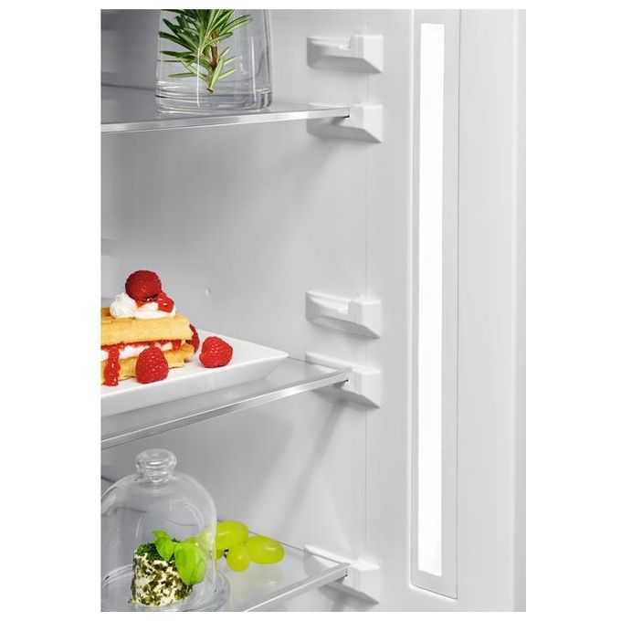 AEG RCB736E5MB Frigorifero Combinato Capacita' 366 Litri Classe energetica E Total No Frost Display Digitale Esterno Cooling 360 201 cm Acciaio Inox Nero
