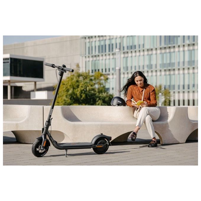 Ninebot by Segway KickScooter F2 E 25 km-h Nero 10.2 Ah