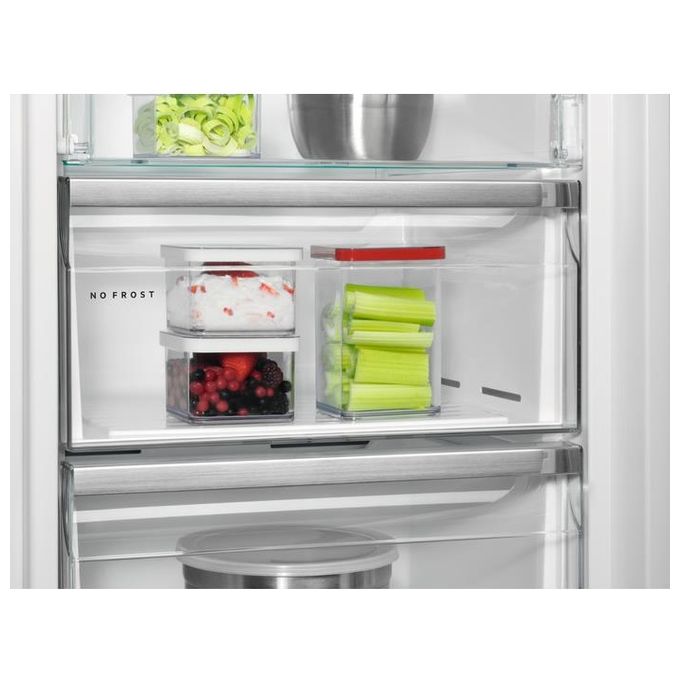 AEG AGB728E5NX Congelatore Verticale Capacita' 280 Litri Classe energetica E NoFrost Display Digitale Illuminazione LED 186 cm Acciaio Inox