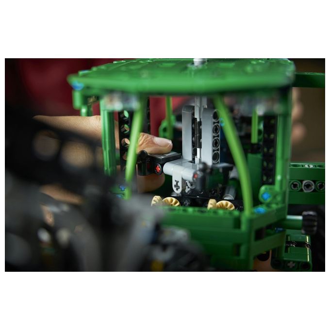 LEGO Technic 42157 Trattore John Deere 948L-II, Modellino da Costruire di Veicolo Giocattolo con Funzioni Pneumatiche e 4WD