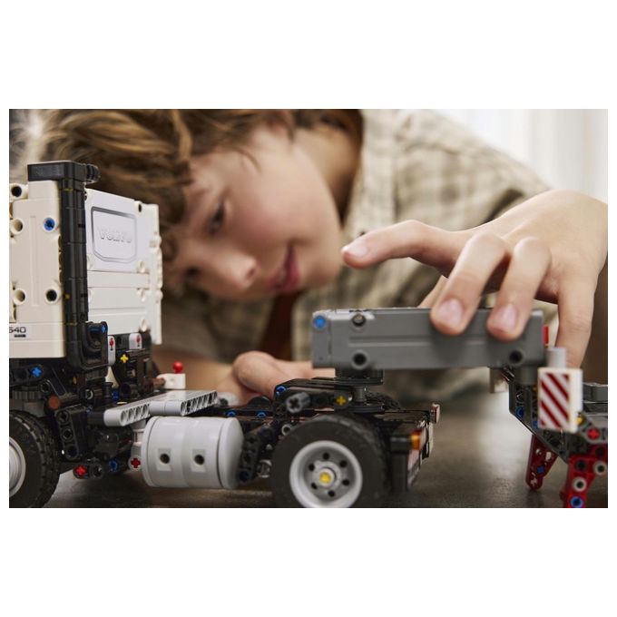 Lego Technic Autocarro Volvo FMX Ed Escavatore Elettrico EC230