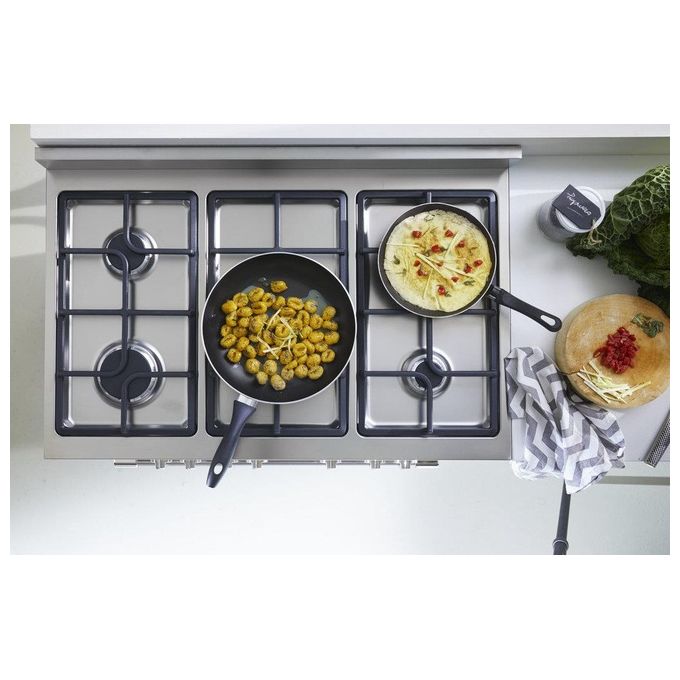 De Longhi PRO 96 MX ED Linea Professional Cucina a Gas Libera Installazione Forno Elettrico 5 Fuochi Griglie in Ghisa Classe energetica A Bruciatore Tripla Corona Pizza Stone Vano Scaldavivande 9 Funzioni 90 cm Acciaio Inox