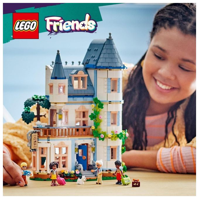 LEGO Friends Bed And Breakfast al Castello Giochi per lo Sviluppo Sociale per Bambine e Bambini da 12 Anni Hotel Giocattolo da Costruire Albergo a 3 Paini con 4 Personaggi Cane e Accessori 42638
