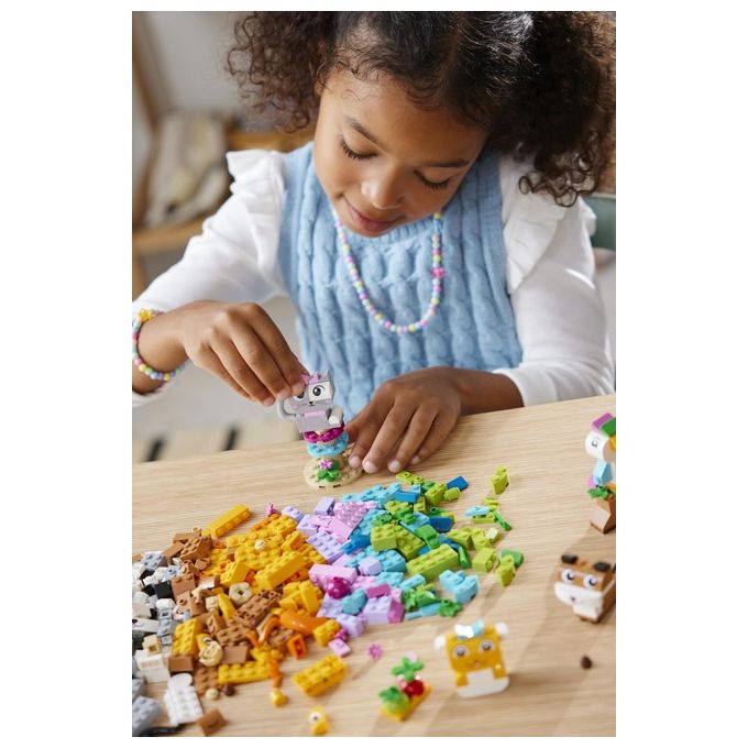 LEGO Classic 11034 Animali Domestici Creativi, Giocattolo per Bambini di 5+ Anni per Costruire Cane, Gatto e Altri Animali