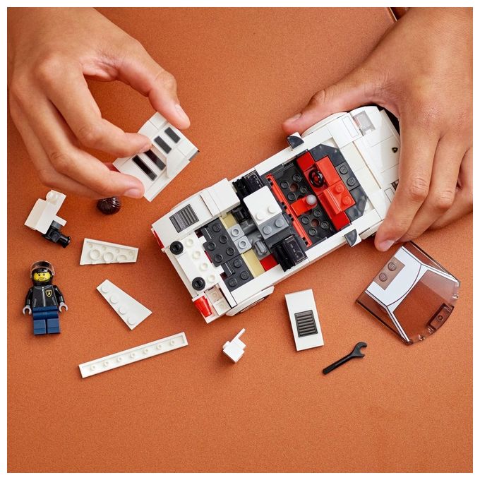 LEGO Speed Champions 76908 Lamborghini Countach, Giochi per Bambini di 8+ Anni, Auto Sportiva Giocattolo, Replica Supercar