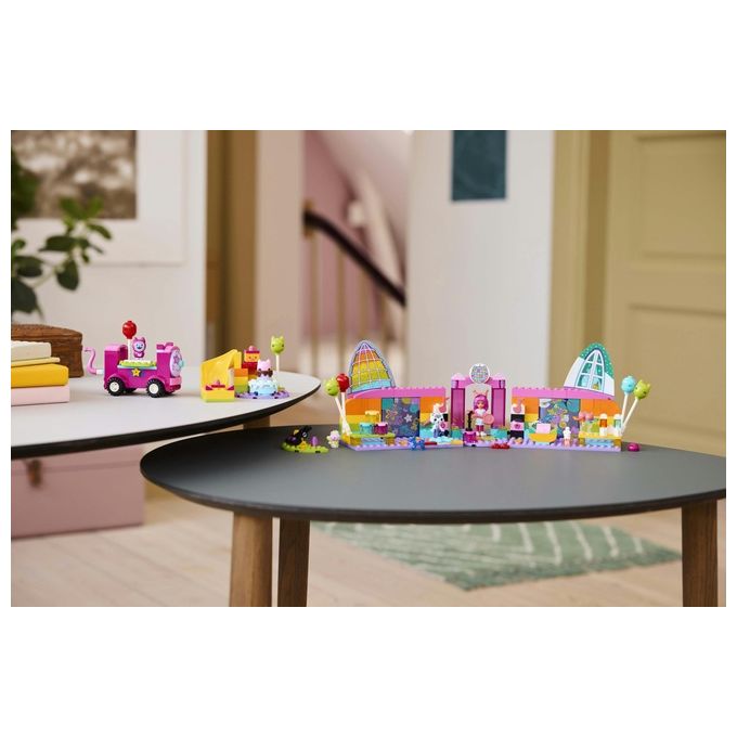LEGO 10797 La Stanza della Festa di Gabby Set di Costruzione con 4 Personaggi e 252 Pezzi colore Multicolore