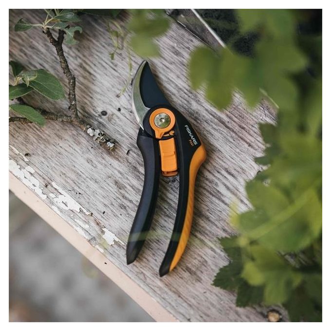 Fiskars P541 Plus SmartFit Cesoia da Potatura Bypass Capacita' 24 mm colore Nero Arancione