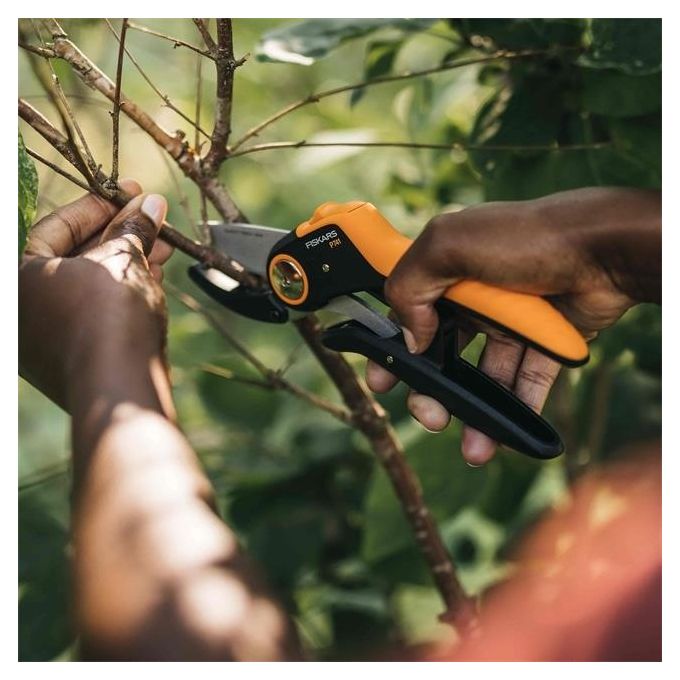 Fiskars 1057171 Plus PowerLever Forbici da Potatura a Incudine Lama in Acciaio Temprato Rivestimento Antiaderente Taglio fino a 24 mm colore Nero-Arancione