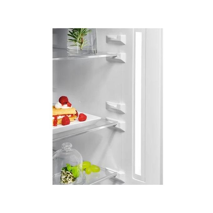AEG RCB732D5MB Frigorifero Combinato Capacita' 330 Litri Classe energetica D Total No Frost Illuminazione LED Cooling 360 186 cm Acciaio Inox Nero