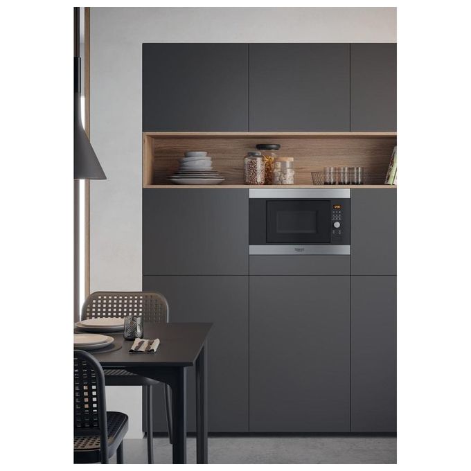 Hotpoint MF20G IX HA Microonde con Grill Capacita' 20 Litri Potenza 800W Apertura con pulsante a bandiera Auto Cook Scongelamento Nero-Acciaio Inox