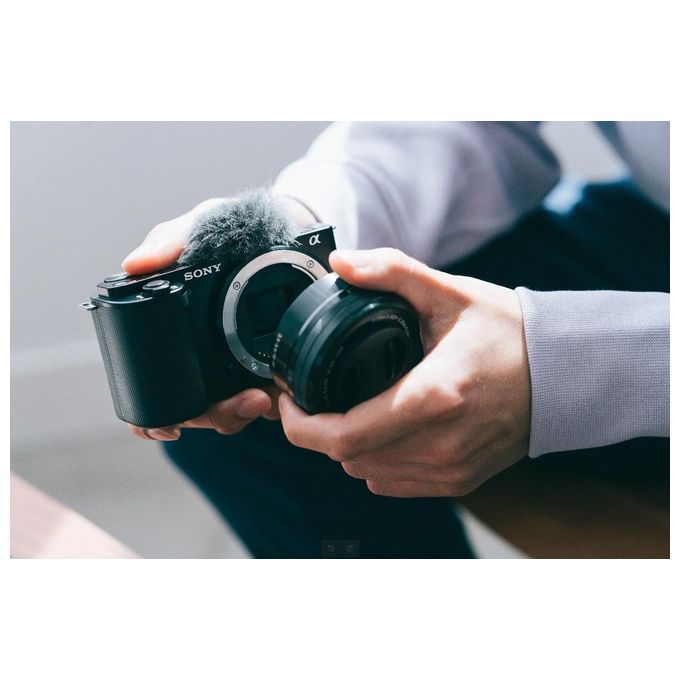Sony α Alpha ZV-E10L Mirrorless Vlog ad Ottiche Intercambiabili Sensore APS-C e Obiettivo Power Zoom 16-50mm f - 3.5-5.6