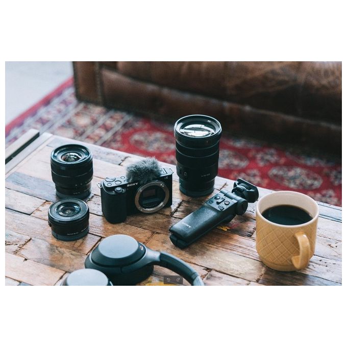 Sony α Alpha ZV-E10L Mirrorless Vlog ad Ottiche Intercambiabili Sensore APS-C e Obiettivo Power Zoom 16-50mm f - 3.5-5.6