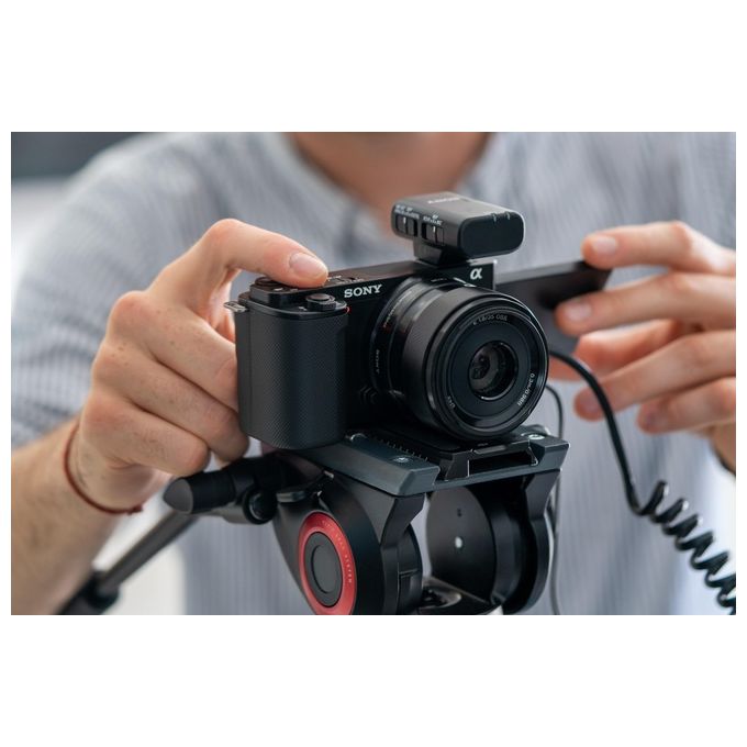 Sony α Alpha ZV-E10L Mirrorless Vlog ad Ottiche Intercambiabili Sensore APS-C e Obiettivo Power Zoom 16-50mm f - 3.5-5.6