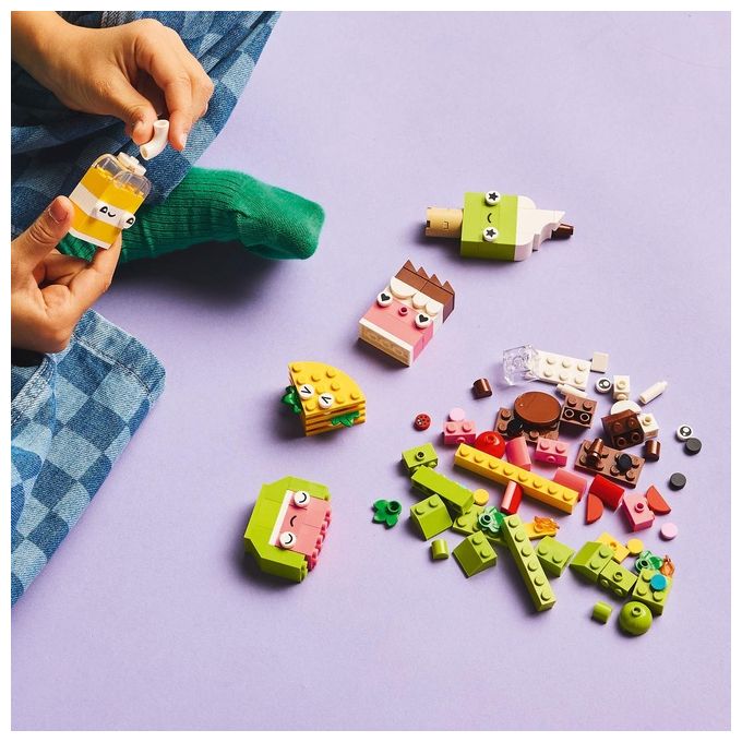 LEGO Classic Alimenti Creativi Piccolo Set di Giochi di Fantasia per Bambini e Bambine da 4 Anni in su con Cibo Giocattolo in Plastica da Costruire e Ricostruire in Altre Forme Idea Regalo 11039