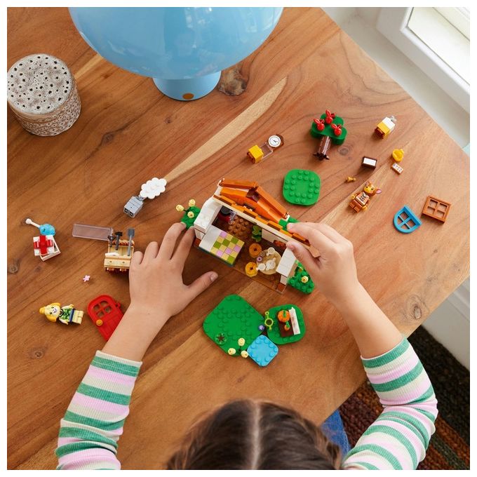 LEGO 77049 Animal Crossing – Isabelle’s House Visit, Set da Costruzione 389 Pezzi con 2 Minifigure, Eta' 6+