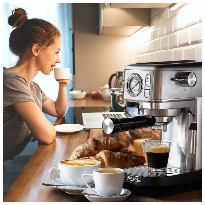 Ariete 1381 Macchina da Caffe' con Manometro 1300W Capacita' 1.1 Litri 15 Bar di Pressione Dispositivo Cappuccino Silver