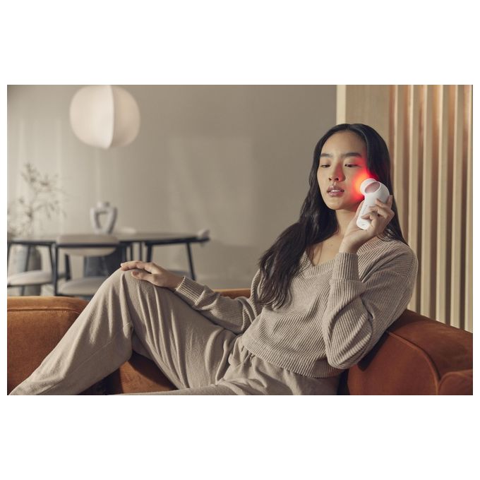 TheraFace PRO - Dispositivo per la cura del viso 6-in-1 con massaggio a percussione - microcorrente - luce LED blu e rossa da Therabody (Bianco)
