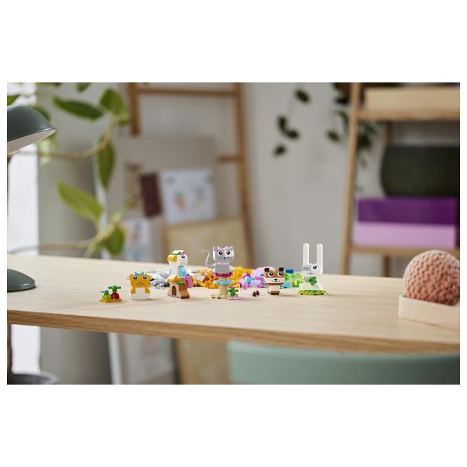 LEGO Classic 11034 Animali Domestici Creativi, Giocattolo per Bambini di 5+ Anni per Costruire Cane, Gatto e Altri Animali