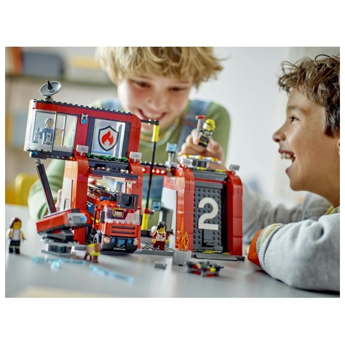 LEGO City 60414 Caserma dei Pompieri e Autopompa con Camion Giocattolo, 6 Minifigure, Cane e Accessori, Gioco per Bambini 6+