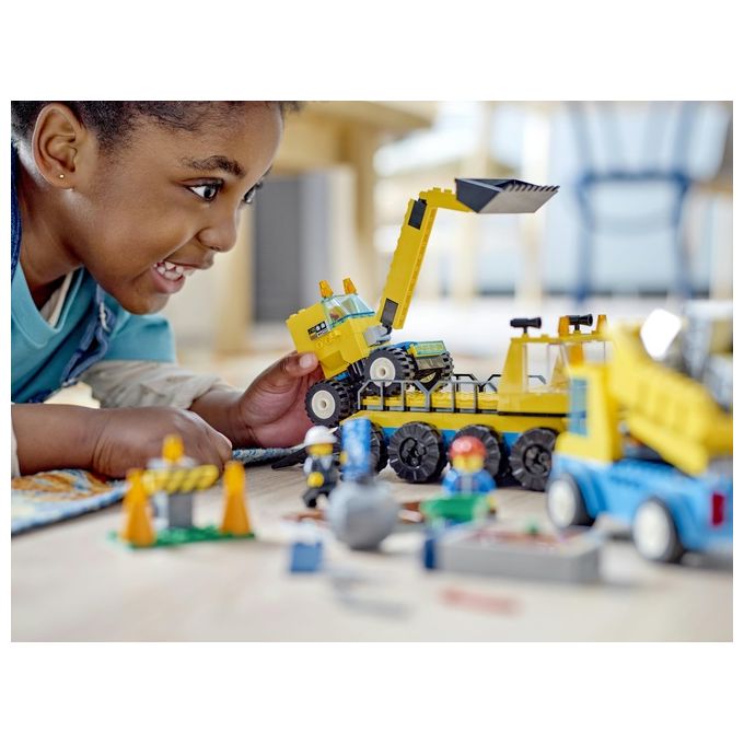 LEGO City 60391 Camion da Cantiere e Gru con Palla da Demolizione, Set con Veicoli Giocattolo, Giochi Educativi per Bambini 4+