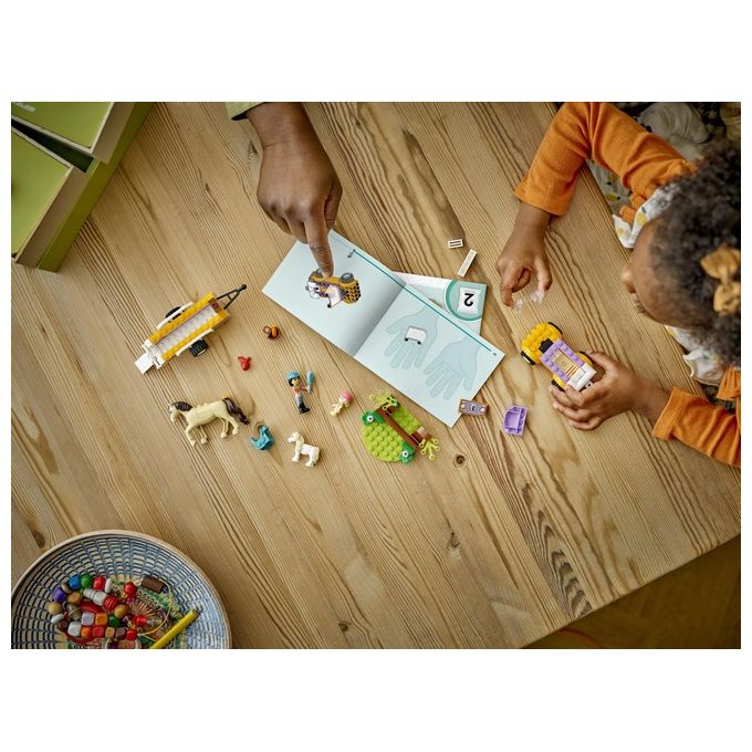 LEGO Friends 42634 Rimorchio con Cavallo e Pony, Giocattolo per la Cura degli Animali con 2 Mini Bamboline, Giochi Bambini 4+