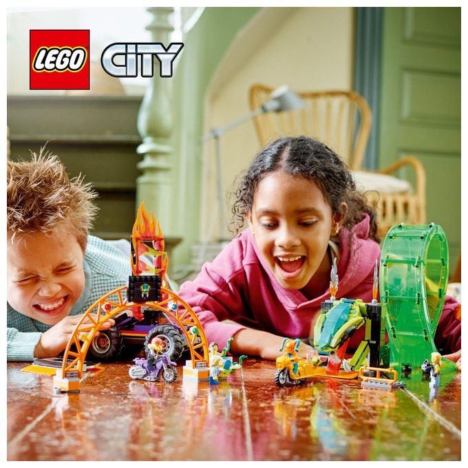 LEGO 60339 Arena delle acrobazie Set da costruzione 598 pezzi 7 minifigure colore Multicolore