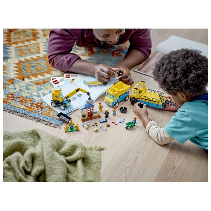 LEGO City 60391 Camion da Cantiere e Gru con Palla da Demolizione, Set con Veicoli Giocattolo, Giochi Educativi per Bambini 4+