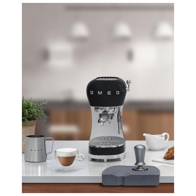 Smeg ECF02BLEU Macchina da Caffe' Espresso Made in Italy Nero