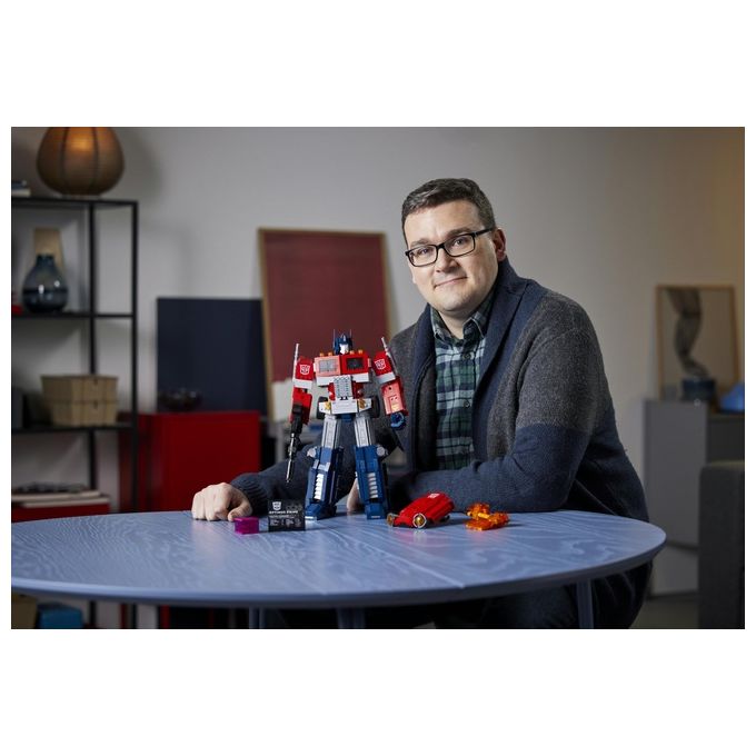 LEGO Icons Optimus Prime, Modellino da Costruire 2 in 1 del Leader dei Transformers, Set da Collezione per Adulti, 10302