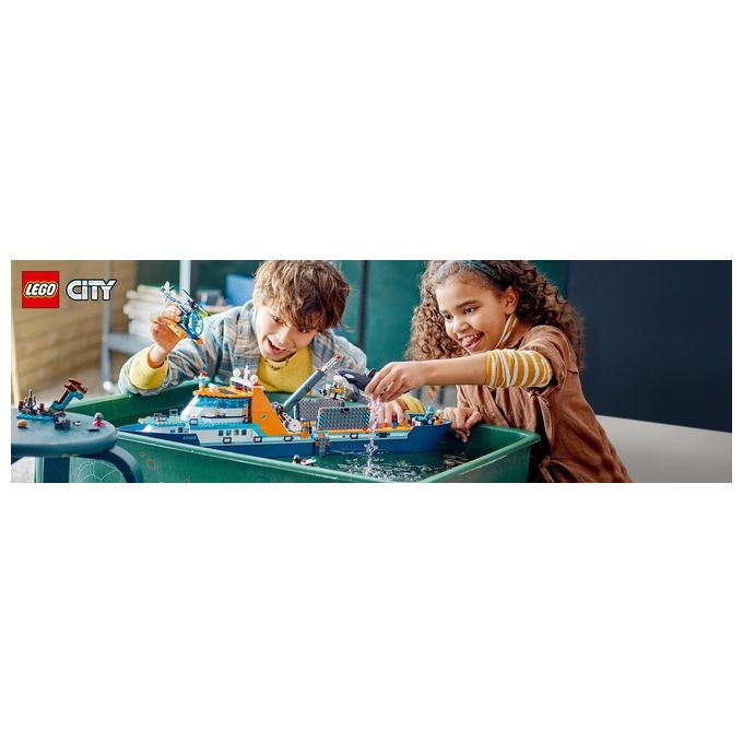 LEGO City 60368 Esploratore Artico, Grande Nave Giocattolo Galleggiante con Elicottero, Gommone, Sottomarino e Relitto Barca