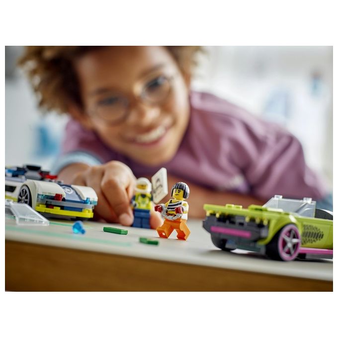 LEGO City 60415 Inseguimento della Macchina da Corsa, 2 Modellini di Auto della Polizia, Giocattolo per Bambini di 6+ Anni