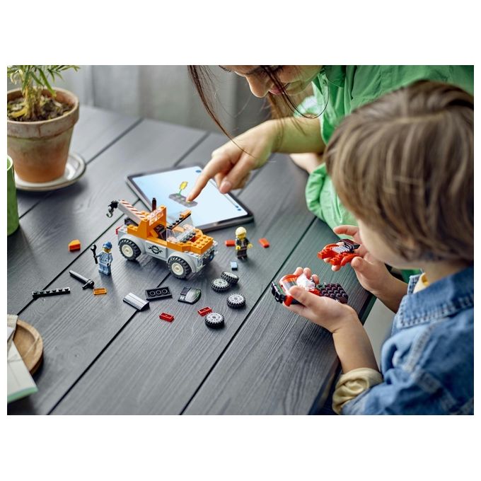 LEGO City Autogru' e Officina Auto Sportive Giocattolo Giochi Creativi da Meccanico per Bambini e Bambine da 4 Anni con Camion Carro Attrezzi e Macchina da Costruire Idea Regalo da Collezione 60435