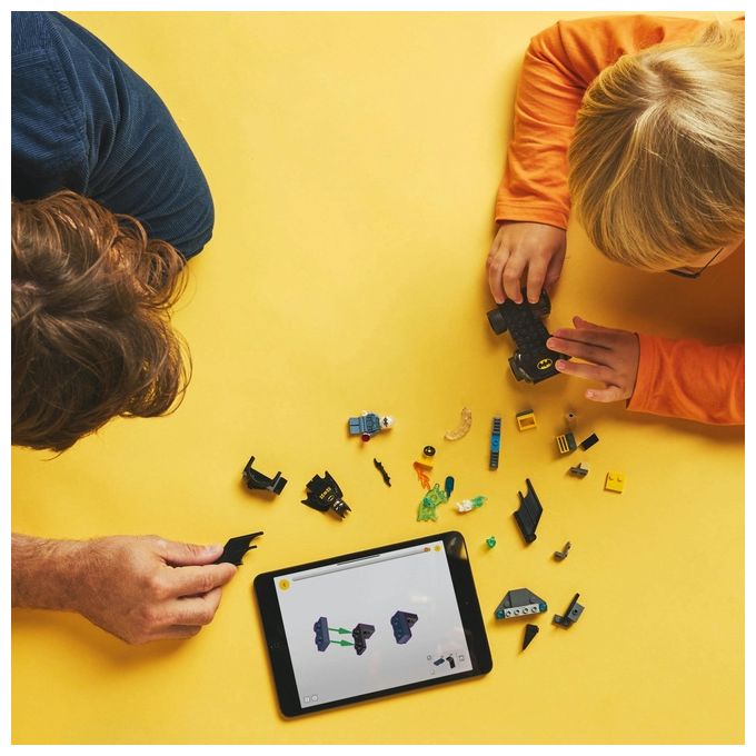 LEGO DC Batman e Batmobile Contro Mr. Freeze - Macchina Giocattolo del Supereroe con 2 Minifigure Accessori e Starter Brick per l'Auto Giochi per Bambini e Bambine da 4 Anni in su Idea Regalo 76301