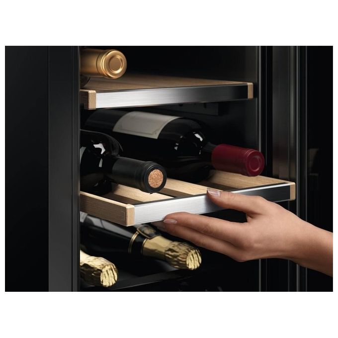 Electrolux EWUS018B7B Cantina Vino da Incasso Classe G Nero