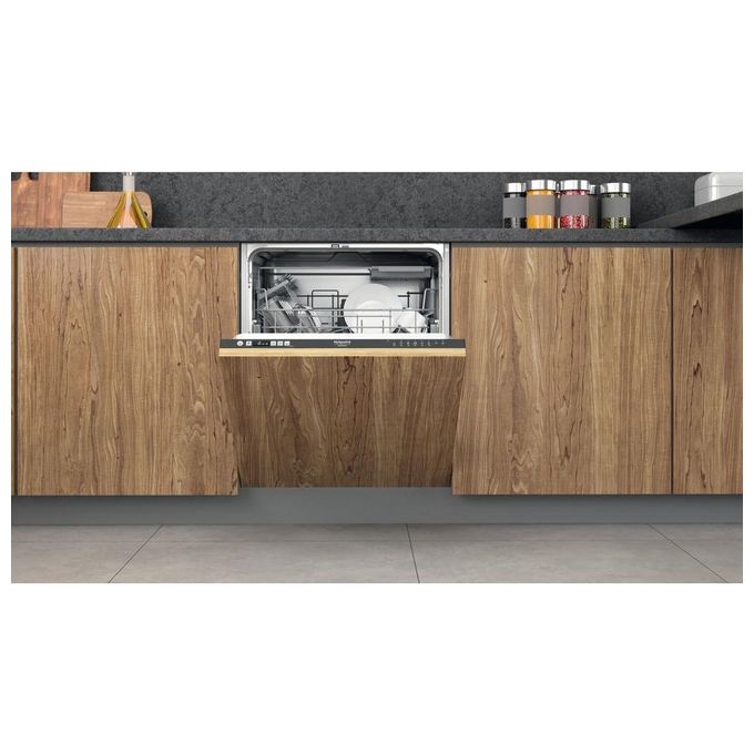 Hotpoint HI 5010 C A Lavastoviglie da incasso a Scomparsa Totale 13 Coperti Classe energetica F 14 progammi Terzo cesto 60 cm