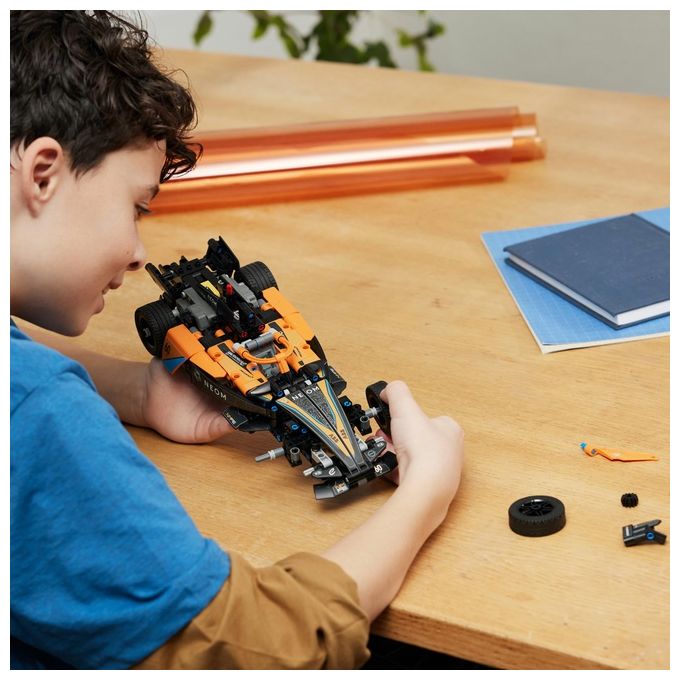 LEGO Technic 42169 NEOM McLaren Formula E Race Car, Macchina Giocattolo per Bambini 9+, Modellino di Auto F1 da Costruire