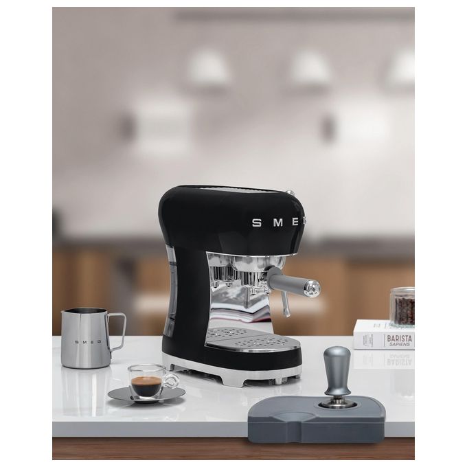 Smeg ECF02BLEU Macchina da Caffe' Espresso Made in Italy Nero