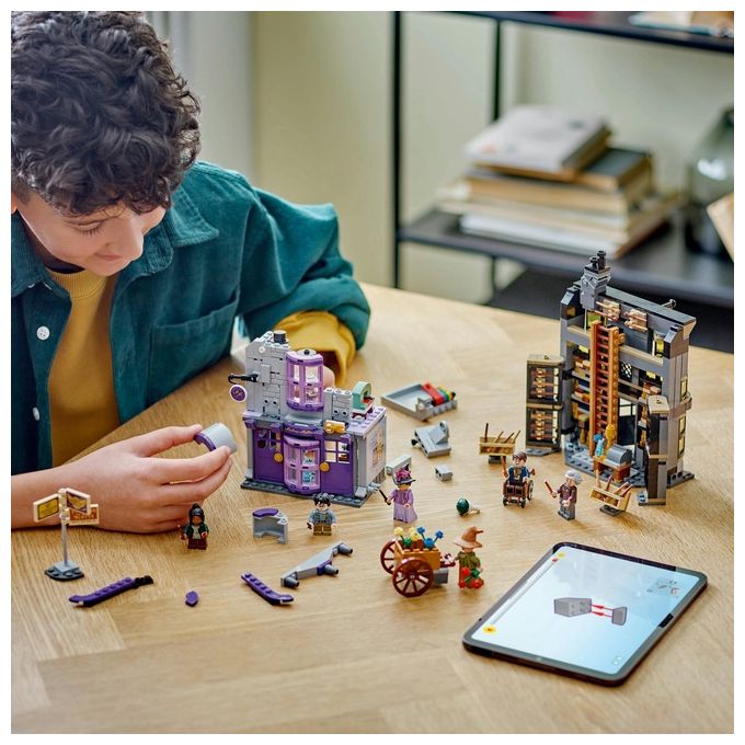 LEGO Harry Potter Olivander e Madama McClan: Abiti per Tutte le Occasioni 2 Modelli di Negozi Giocattolo da Costruire con 6 Minifigure Giochi Creativi per Bambini da 8 Anni da Collezione 76439