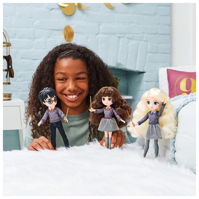 Wizarding World Bambola Articolata Harry Potter 20cm Bacchetta e Divisa di Hogwarts Inclusa