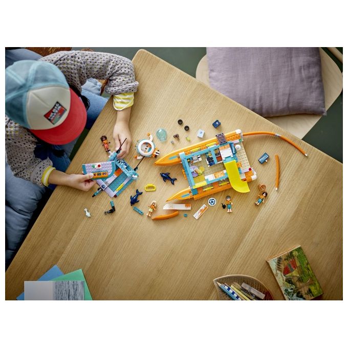 LEGO Friends 41734 Catamarano di Salvataggio, Barca Giocattolo con Animali e Sottomarino, Set Educativo, Regalo per Bambini 7+