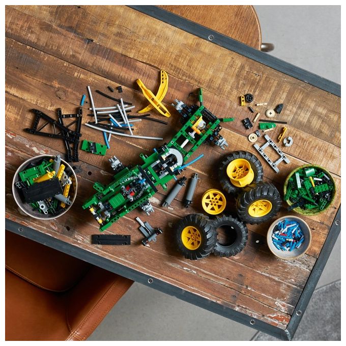 LEGO Technic 42157 Trattore John Deere 948L-II, Modellino da Costruire di Veicolo Giocattolo con Funzioni Pneumatiche e 4WD