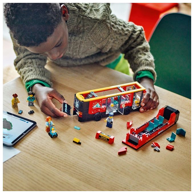 LEGO City Autobus Turistico Rosso a Due Piani Giochi per Bambini e Bambine da 7 Anni in su con Veicolo Giocattolo in Stile Londinese da Costruire e 5 Minifigure Idea Regalo di Compleanno 60407