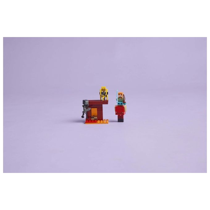 LEGO Minecraft Battaglia sul Ponte del Nether Gioco d'Avventura per Bambini e Bambine da 6 Anni Piccolo Set da Costruire con Funzioni e 4 Personaggi del Videogioco Idea Regalo di Compleanno 21266
